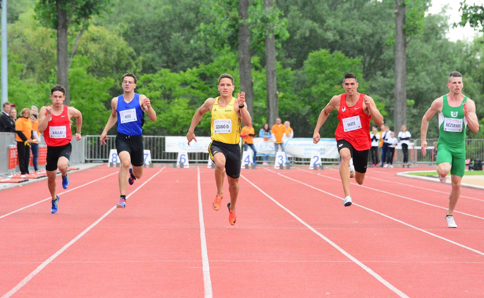 Megnyitó és ARAK-érmek az atlétikai országos bajnokság első napján